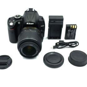 Nikon D5000 本体 ＋AF-S Nikkor 18-55ｍｍ VR