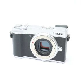 【中古品】 《良品》 Panasonic LUMIX GX7 Mark III ボディ DC-GX7MK3 シルバー 【液晶部・接眼部部品交換/各部点検済】 [ デジタルカメラ ]