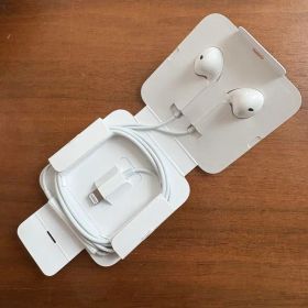 Apple EarPods with Lightning Connector