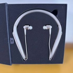SONY ワイヤレスノイズキャンセリングヘッドセット WI-1000X