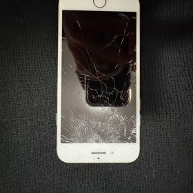 iPhone7 シルバー 画面ひび割れジャンク