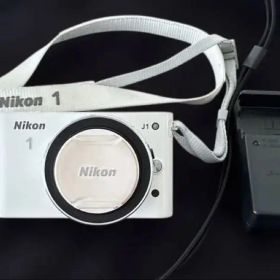 Nikon 1 J1 ホワイト デジタルカメラ 本体