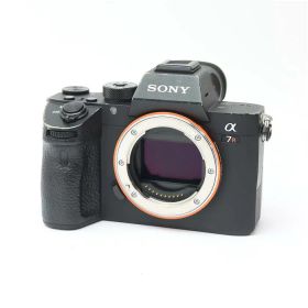 【中古品】 《並品》 SONY α7RIII ボディ ILCE-7RM3 【ホットシュー・フロントカバービス固定部・底アシ部品交換/センサークリーニング/各部点検済】 [ デジタルカメラ ]