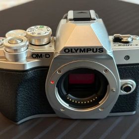 OLYMPUS E-M10 Mark III