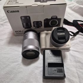 Canon EOS Kiss M ダブルズームキット ホワイト