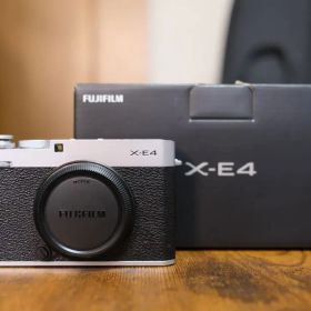FUJIFILM X-E4(FUJIFILM X-E4) 中古 122,400円 | ネット最安値の価格