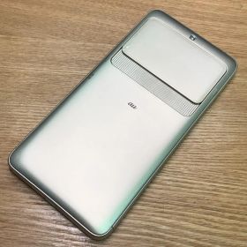 729 京セラKYV43 Basio3 ゴールド