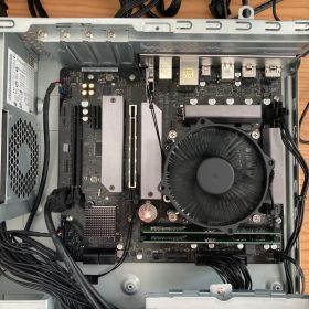 Intel Core i7-13700、b760m、DDR5 16GB