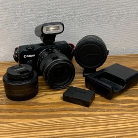 Canon EOS M EF-M 18-55mm / EF-M 22mm F2