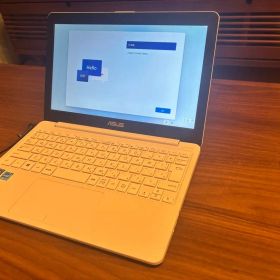ASUS ノートパソコンE203MA-4000W