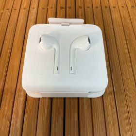 新品未使用 純正品 Apple EarPods with Lightning ②