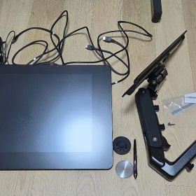 Wacom Cintiq Pro 24 + 純正 Flex Armセット