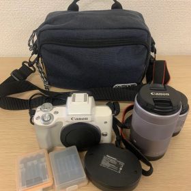 ！【動作未確認】Canon キヤノン EOS Kiss M ホワイト ミラーレス一眼 レンズ2本 充電器 バッグ付き【カメラ3】【2】