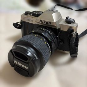 Nikon FM10 フィルム一眼レフカメラ Zoom-NIKKORレンズ