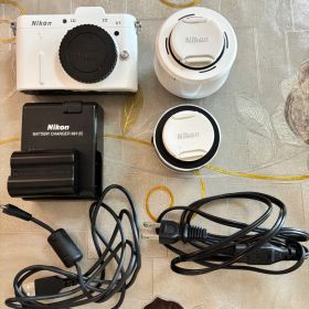 Nikon 1 V1 ダブルズームキット ホワイト 本体 美品