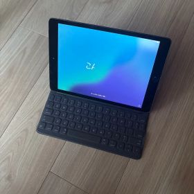 iPad 第7世代 32GB SIMフリー ＋ 純正USキーボード 両方外箱入り