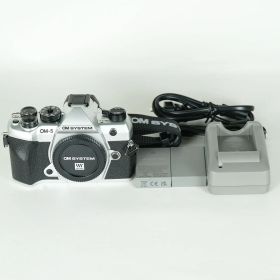 [美品 | シャッター数534回] OM SYSTEM OM-5 Mark II ボディ シルバー | マイクロフォーサーズマウント