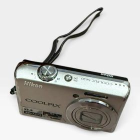 動作品 Nikon COOLPIX S620 シルバー デジカメ 1220万画素