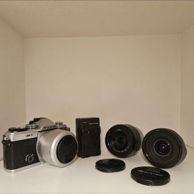 【最終価格】OM-3+12-45㎜ PRO+おまけ(単焦点+望遠ズーム+充電器)