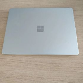 Microsoft Surface Laptop 本体 (充電器つく)