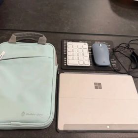 【美品】surface go3 本体 付属はマウス テンキー 充電器 PCケース