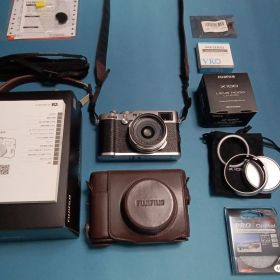 FUJIFILM X100F 本体 付属品セット ※少々難アリ