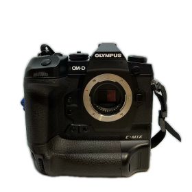 OLYMPUS デジタル一眼カメラ OM-D E-M1X【中古】