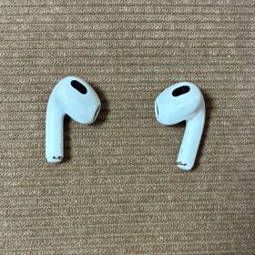 Apple AirPods 第三世代 Lightning ワイヤレス イヤホン