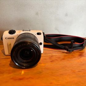 動作品 Canon EOS M2 ダブルレンズキット ホワイト 付属品多数