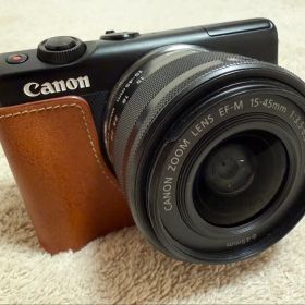 【レザーケース等おまけ付】Canon EOS M100 レンズキット ブラック