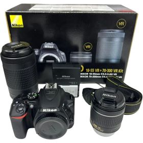 ニコン Nikon デジタル一眼レフカメラ D5600 ダブルズームキット 18-55mm 70-300mm ブラック 動作確認済 【中古】 22608K266