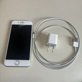 iPhone 8 シルバー 64GB 背面ひび割れ SIMフリー 充電器付
