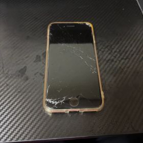 iPhone SE 本体 +ケース