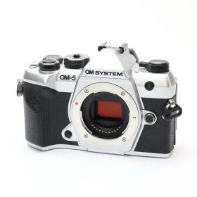 【中古品】《新同品》 OM SYSTEM OM-5 Mark II ボディ シルバー [ デジタルカメラ ]
