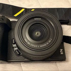 連休セール！【美品】Nikon ニコン Z 30 ミラーレス一眼カメラ