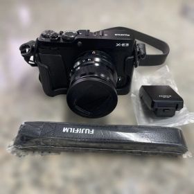★FUJIFILM ミラーレス一眼 カメラ X-E3 ブラック 本体 小物 格安