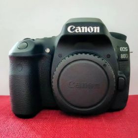 連休前限定 lCanon EOS 80D デジタル一眼レフカメラ ２レンズ
