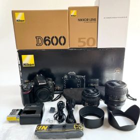 ニコン(Nikon) デジタル一眼カメラ D600 ダブルレンズキット 【中古品】【可】【25800117063260】