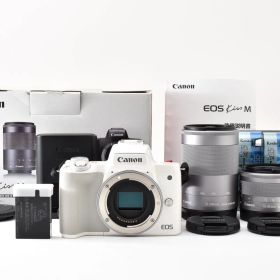 ■ ほぼ新品 ■ キヤノン Canon EOS Kiss M ホワイト 《動作確認済・ダブルズームキット》 デジタル ミラーレス 一眼 カメラ#A1680
