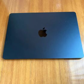 Apple MacBook Air M2 2022 本体
