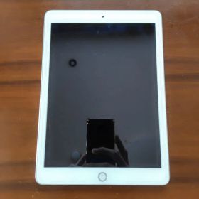 Apple iPad 第5世代 A1822 iPad（2017年モデル）