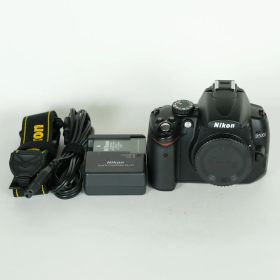 [良品 | シャッター数8,646回] Nikon D5000 ボディ | ニコンFマウント