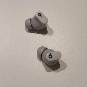 Beats Studio Buds アイボリー 中身のみ ワイヤレスイヤホン