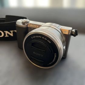 SONY α5100 ミラーレス一眼 ブラウン 自撮りもしやすい綺麗なカメラ！