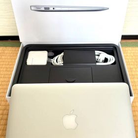 Apple MacBook Air 11インチ Early 2015 本体