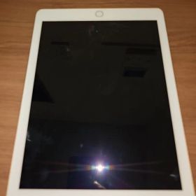 iPad 第6世代 32GB Wi-Fi+Cellular A1954
