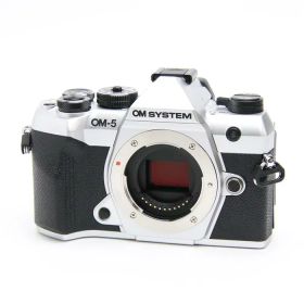 【中古品】《美品》OM SYSTEM OM-5 Mark II ボディ【接眼レンズ部品交換/各部点検済】[デジタルカメラ]