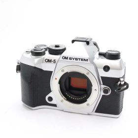 【中古品】《並品》OM SYSTEM OM-5 Mark II ボディ【電池蓋モルト部品交換/各部点検済】[デジタルカメラ]