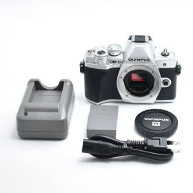 B#13600 OLYMPUS ミラーレス一眼 OM-D E-M10 MarkIII ボディー シルバー