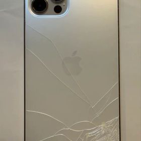 【ジャンク品】iPhone12Pro 256GB シルバー 背面割れ